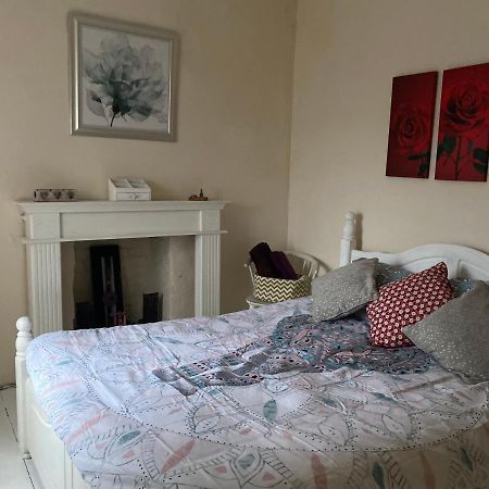 Stunning 2-Bed Apartment Above Schooners Bar 尼思 外观 照片