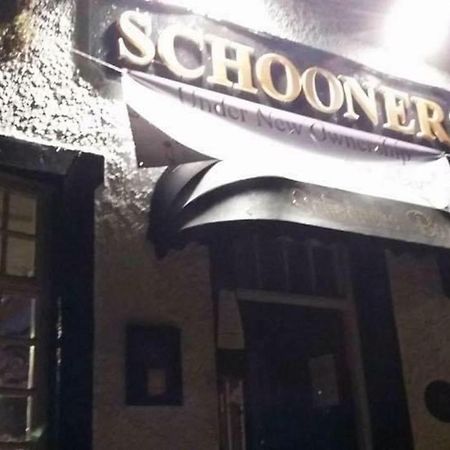 Stunning 2-Bed Apartment Above Schooners Bar 尼思 外观 照片