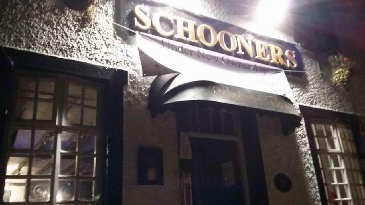 Stunning 2-Bed Apartment Above Schooners Bar 尼思 外观 照片