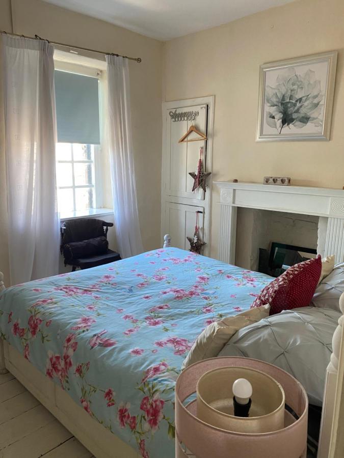 Stunning 2-Bed Apartment Above Schooners Bar 尼思 外观 照片