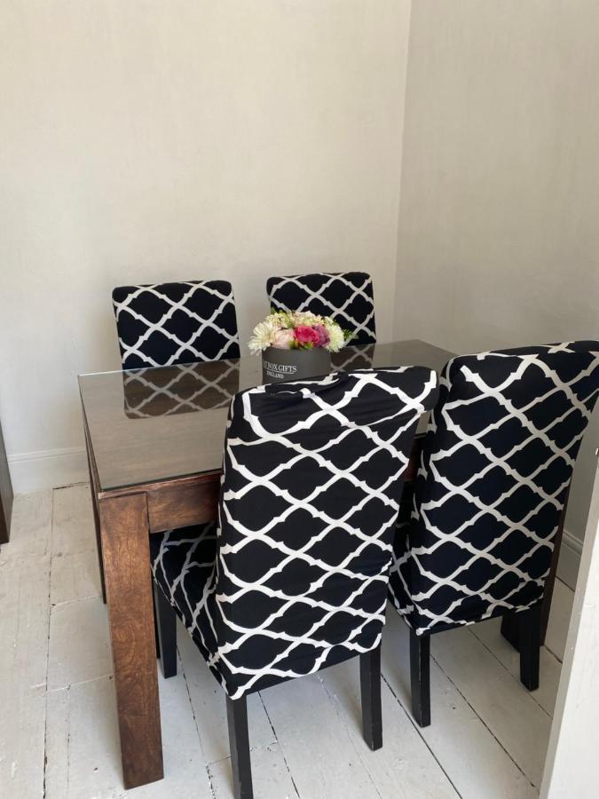 Stunning 2-Bed Apartment Above Schooners Bar 尼思 外观 照片