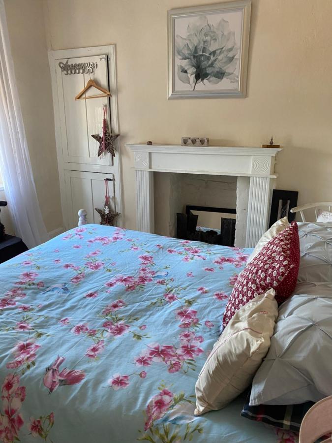 Stunning 2-Bed Apartment Above Schooners Bar 尼思 外观 照片